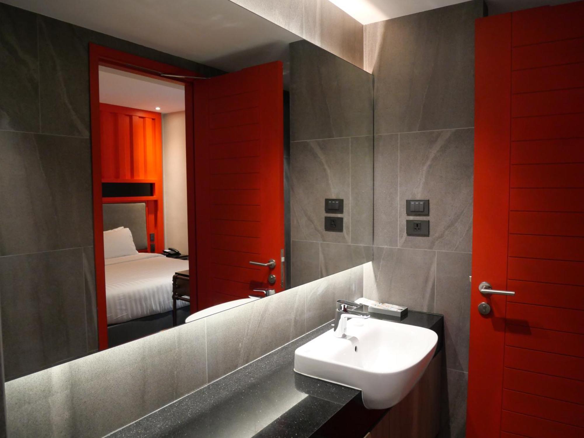 Отель T2 The Portal Sukhumvit Бангкок Экстерьер фото