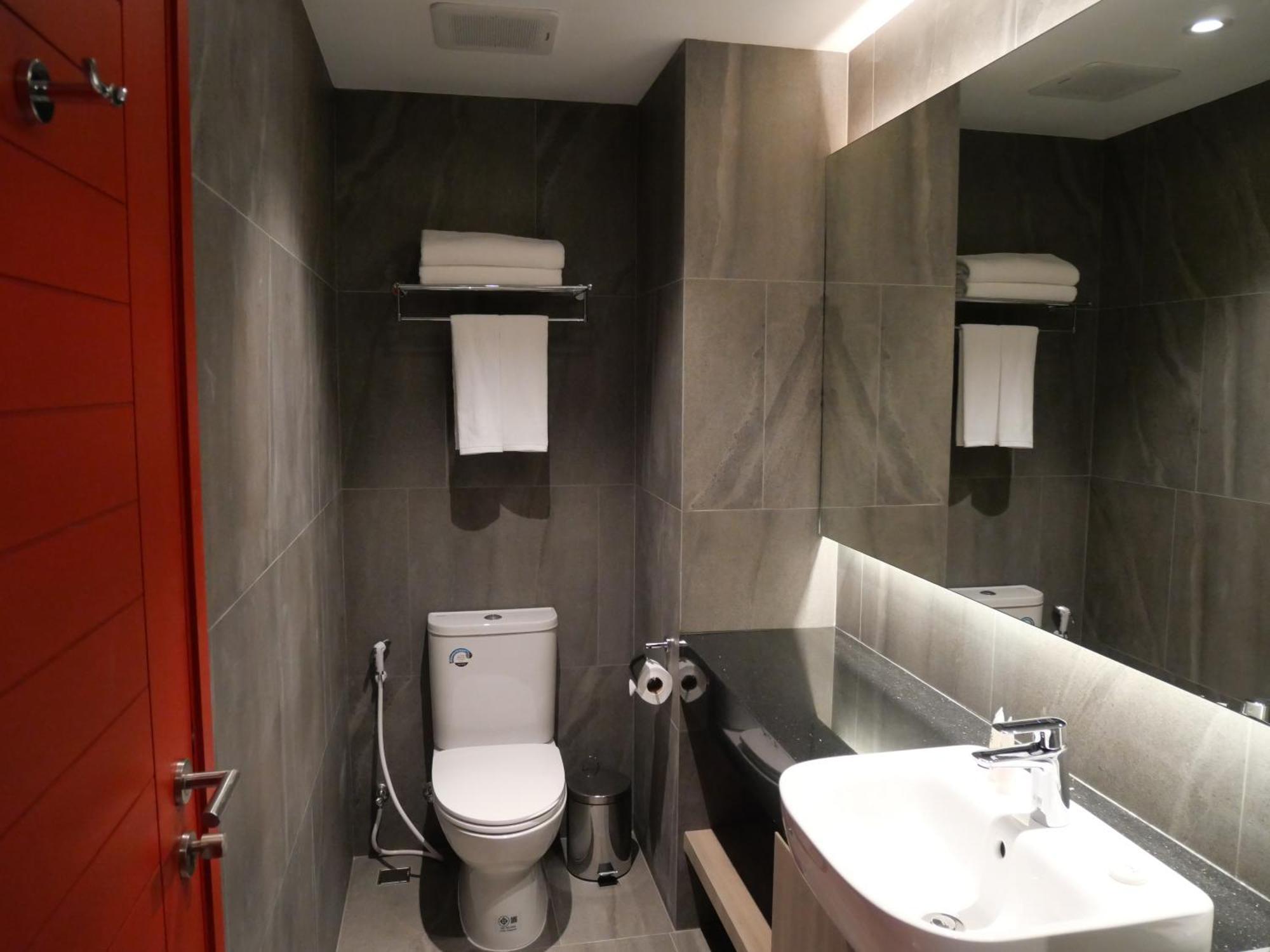 Отель T2 The Portal Sukhumvit Бангкок Экстерьер фото