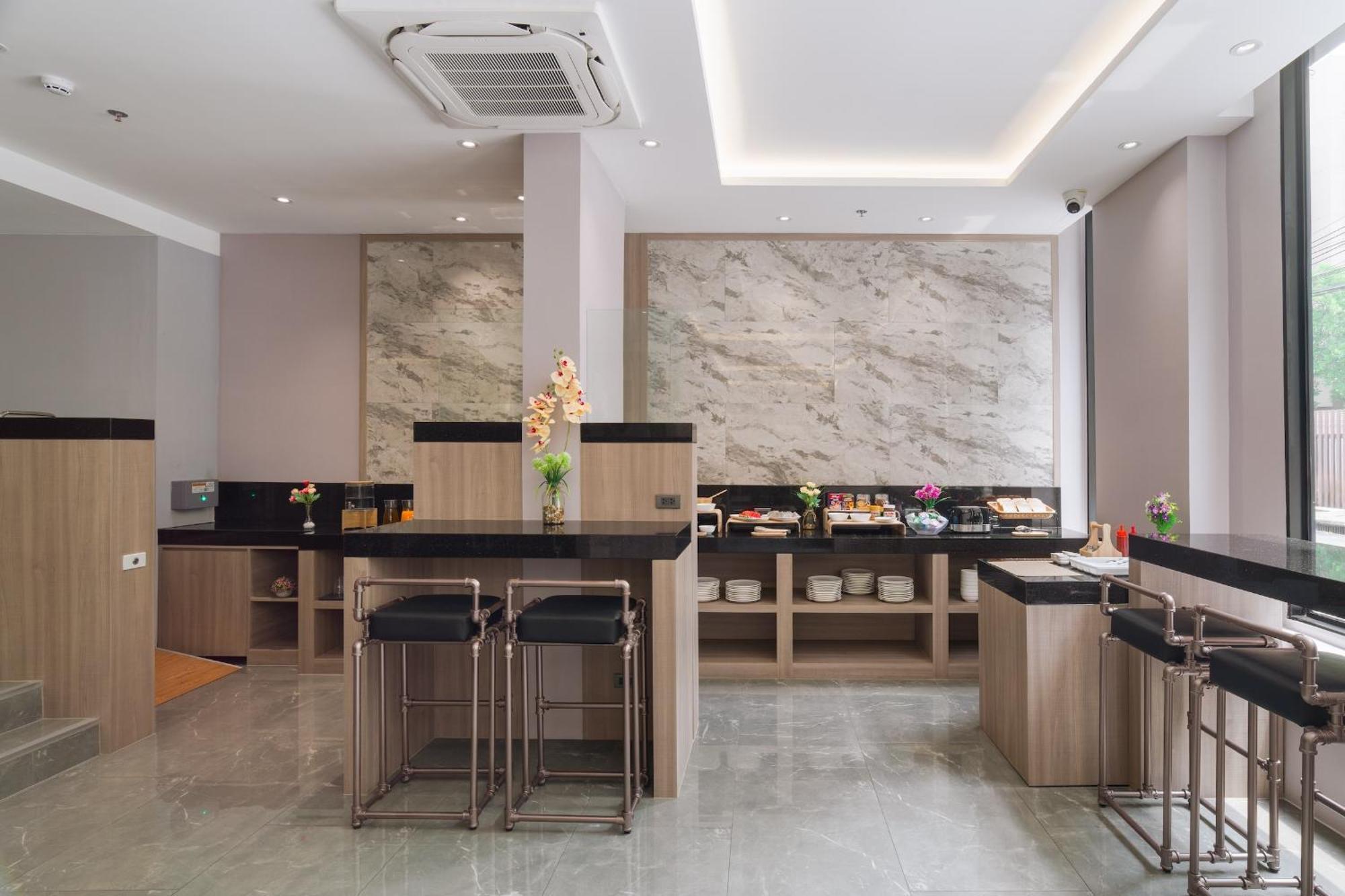 Отель T2 The Portal Sukhumvit Бангкок Экстерьер фото